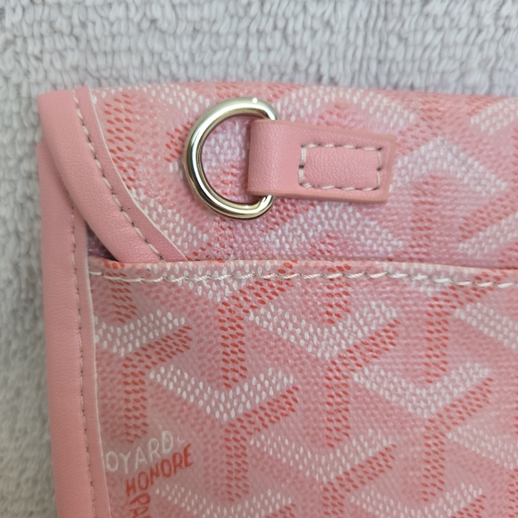 *Like New* Goyard Pink Pouch/Clutch Wallet - Signature Pattern - Picture 4 of 11
